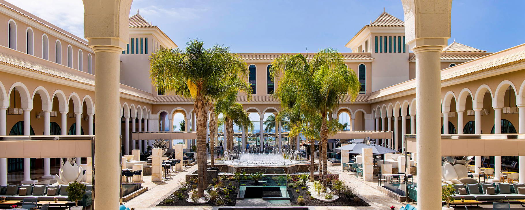 Innenhof - Gran Melia Palacio de Isora