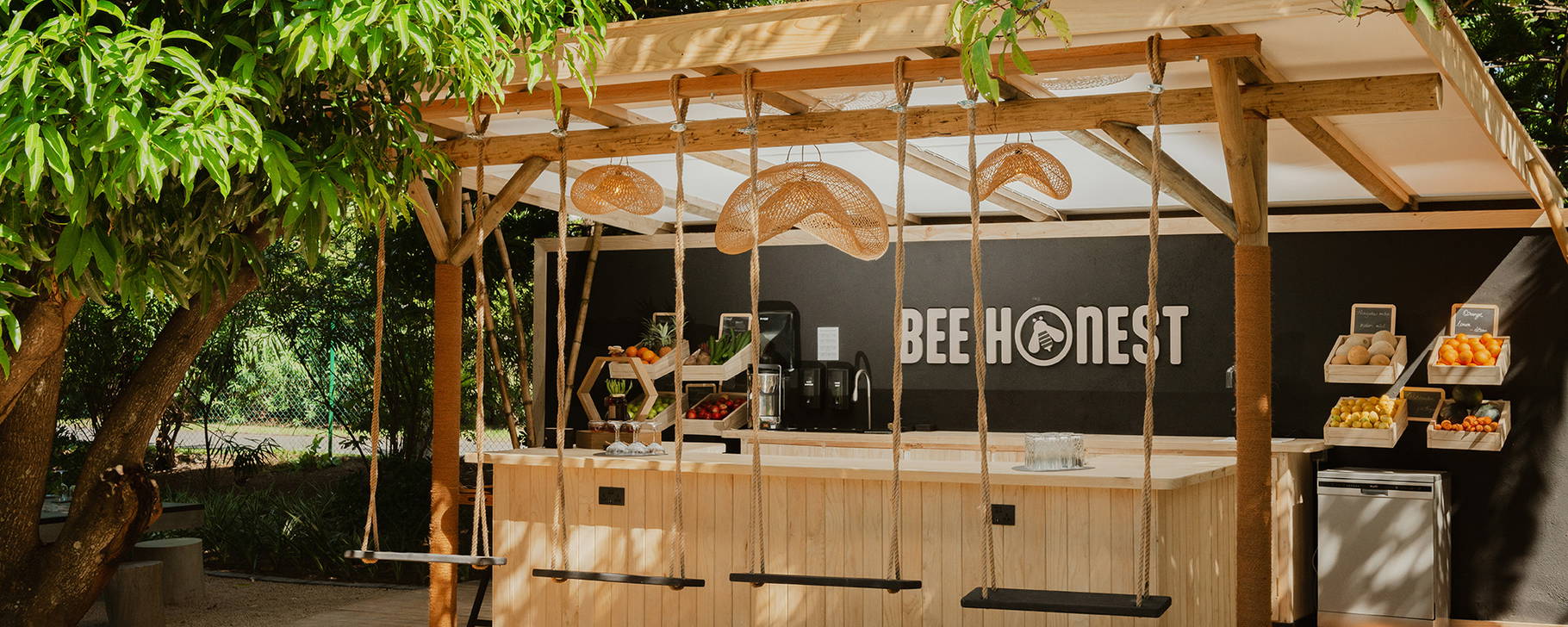 Bee Honest Bar - LUX Grand Gaube