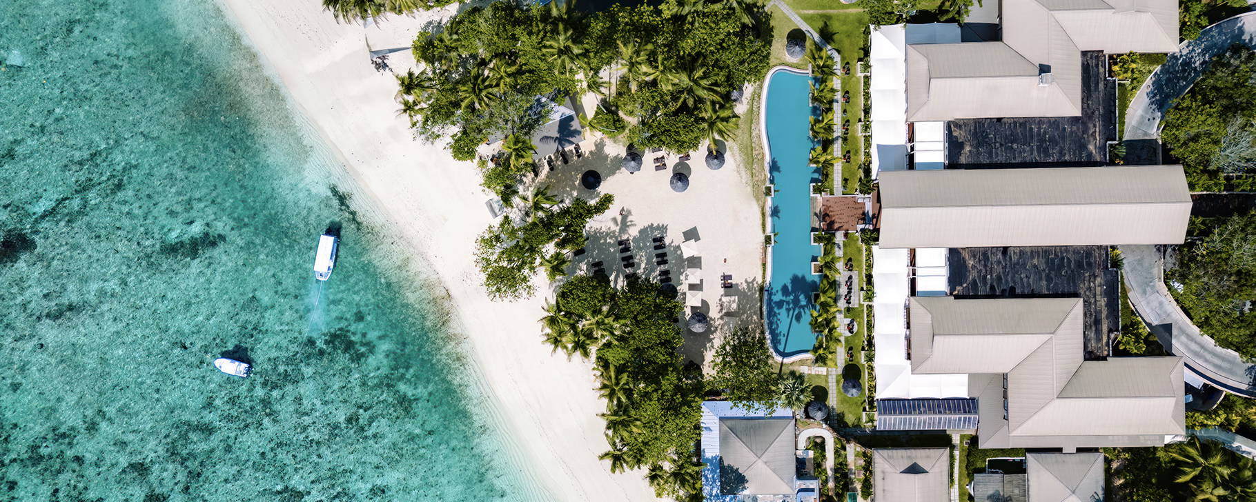 Pool und Strand - Kempinski Seychelles Resort Baie Lazare