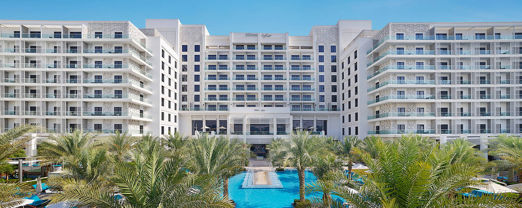 Hotelgebäude und Pool - Hilton Abu Dhabi Yas Island