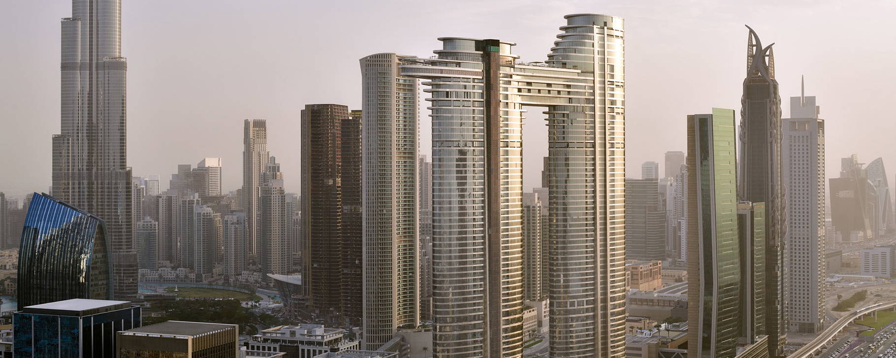 Hotelgebäude (mittig) - Address Sky View