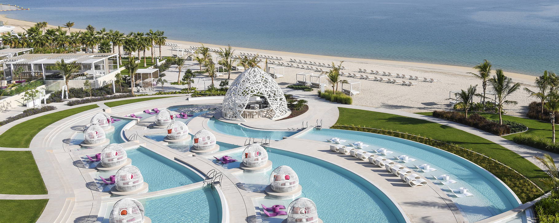 Pools und Strand - W Dubai The Palm