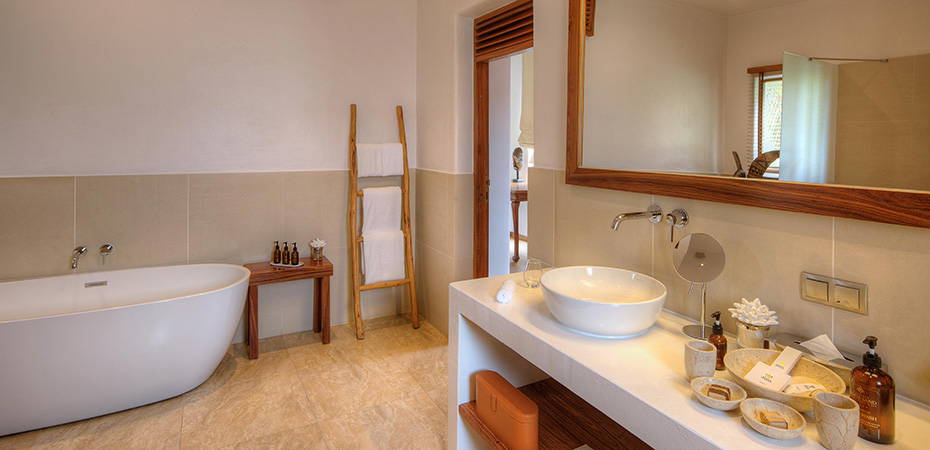 Deluxe Room with Hot Tub - White Sand Luxury Villas & Spa