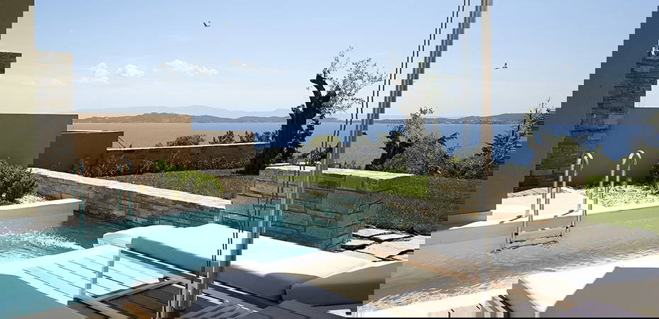 Junior Pool Villa with Private Garden - Eagles Villas