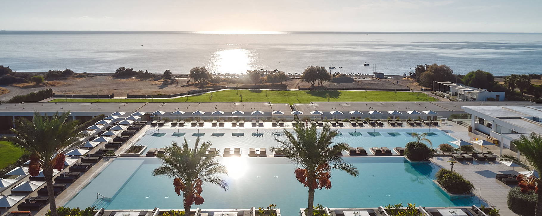 Poolanlage und Strand - Gennadi Grand Resort