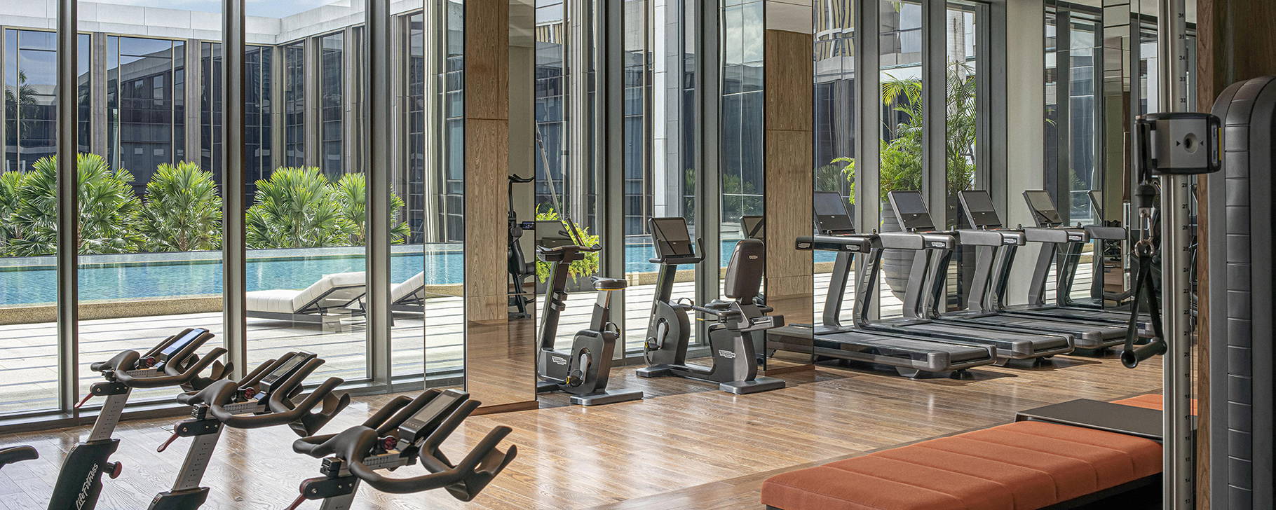 Fitness Zentrum - Bangkok at Chao Phraya River