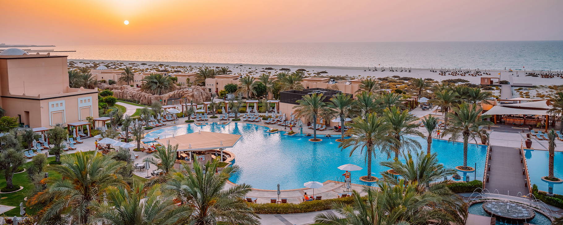 Pool und Strand - Saadiyat Rotana Resort & Villas