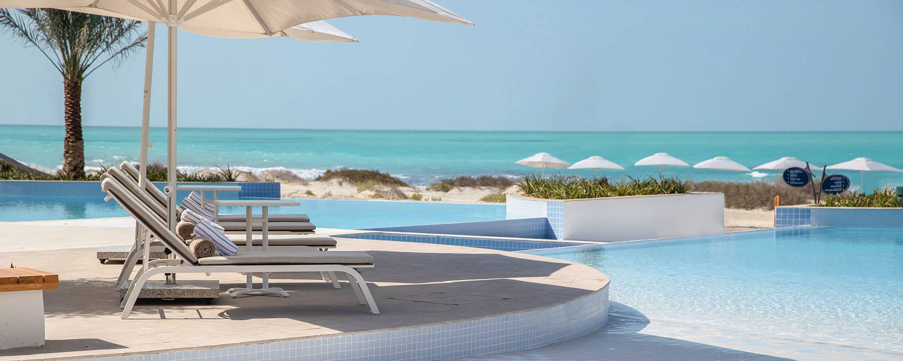 Pool und Strand - Jumeirah Saadiyat Island