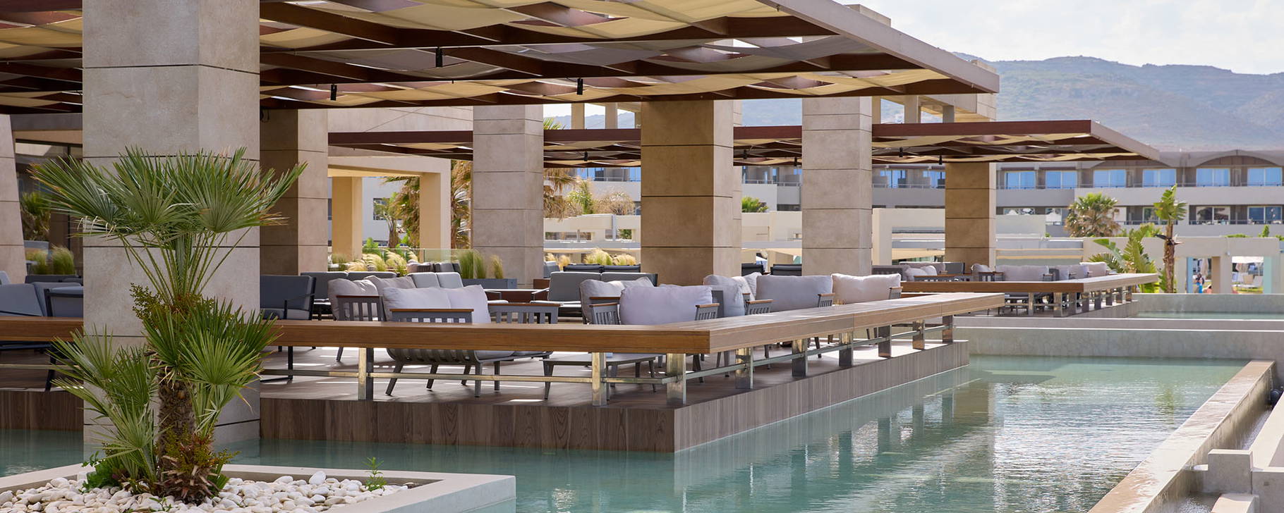 Pool Bar - Euphoria Resort