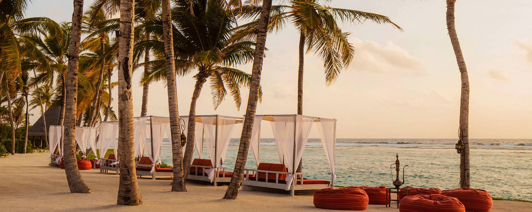 Fanditha Bar - One&Only Reethi Rah