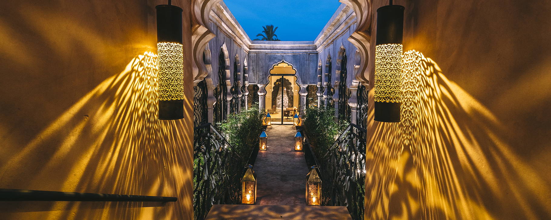 Hotelanlage nachts - Palais Namaskar