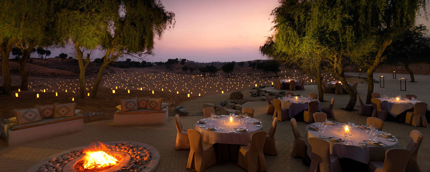 Kan Zaman Restaurant nachts - The Ritz-Carlton Ras Al Khaimah, Al Wadi Desert