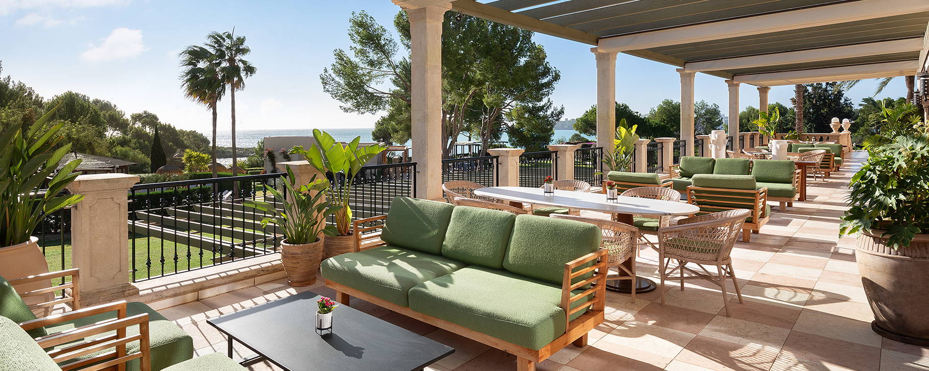 Bar Terrasse - The St. Regis Mardavall Mallorca Resort