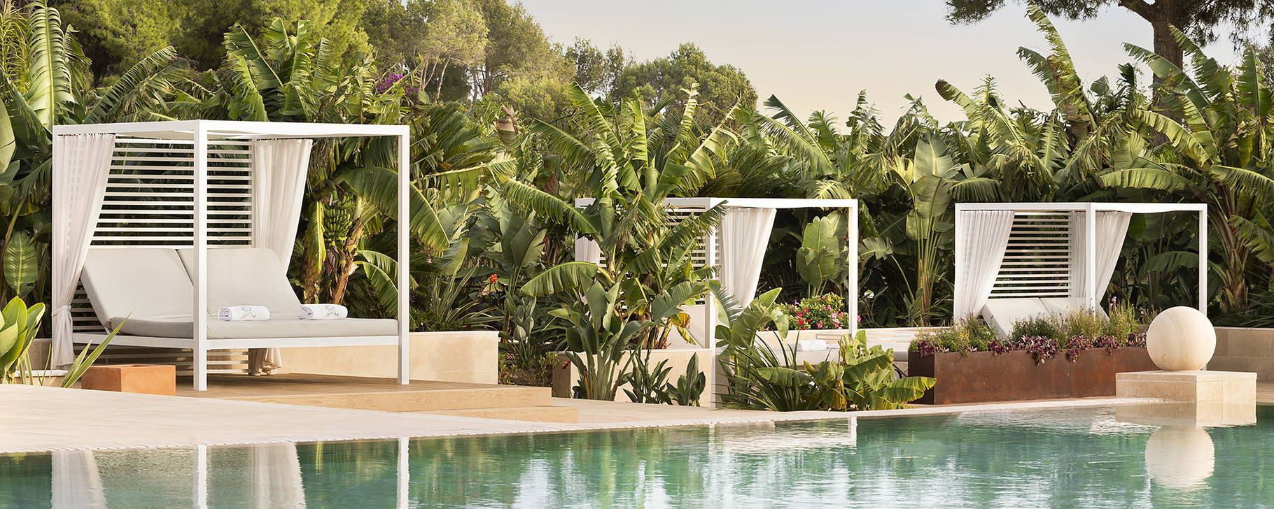 Cabanas - The St. Regis Mardavall Mallorca Resort