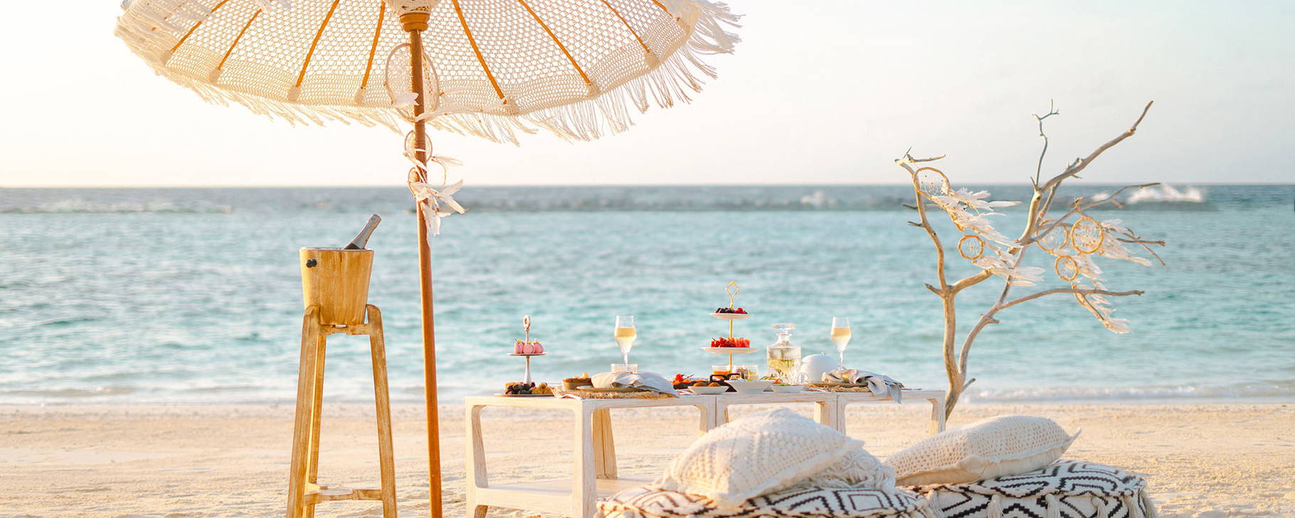 Frühstück am Strand - The Nautilus Maldives