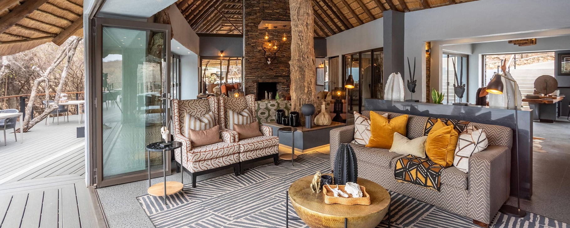 Lounge - Tuningi Safari Lodge