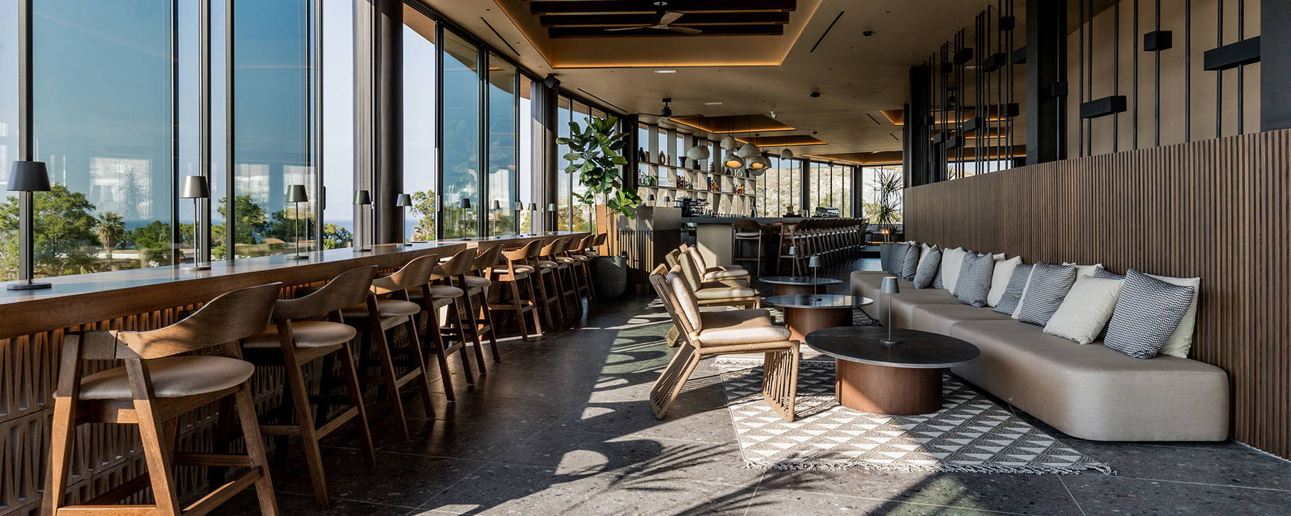 Uranos Restaurant - Pnoé Breathing Life