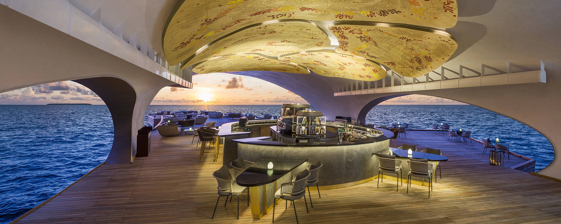Whale Bar - The St. Regis Maldives Vommuli Resort