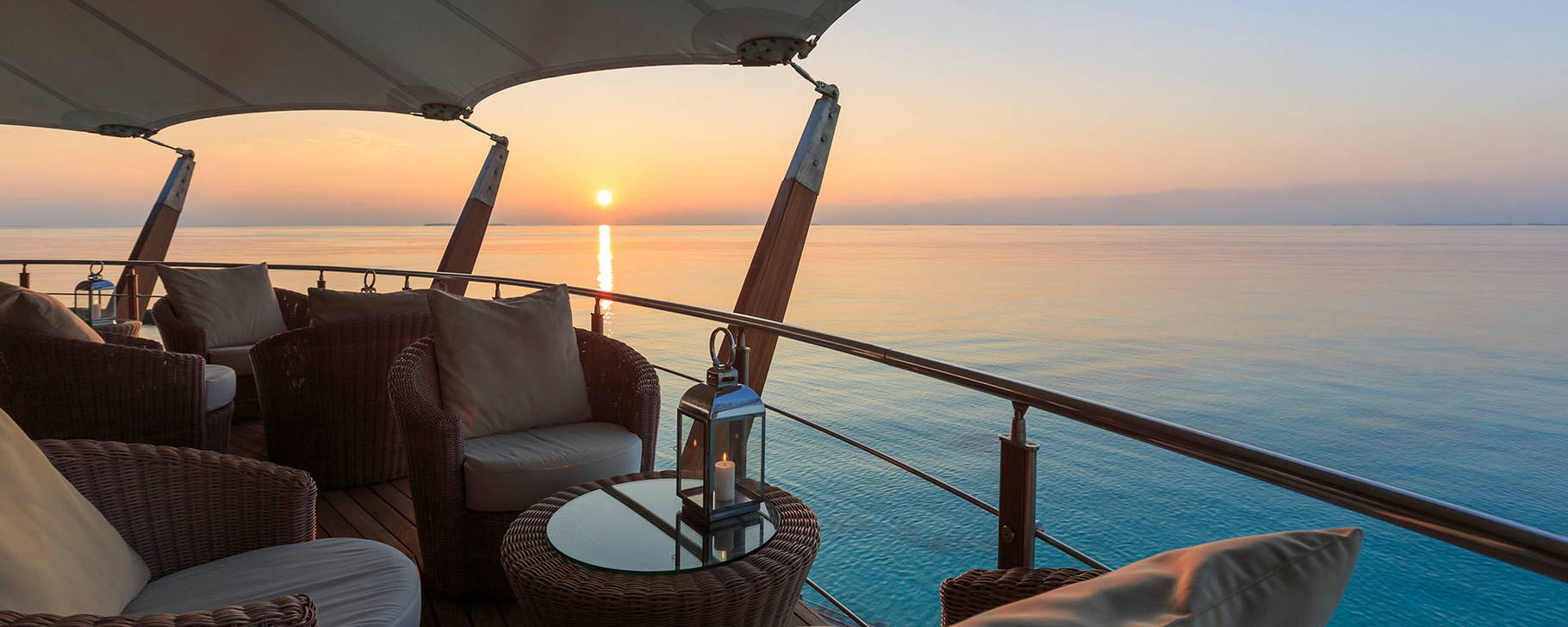 Lighthouse Lounge - Baros Maldives