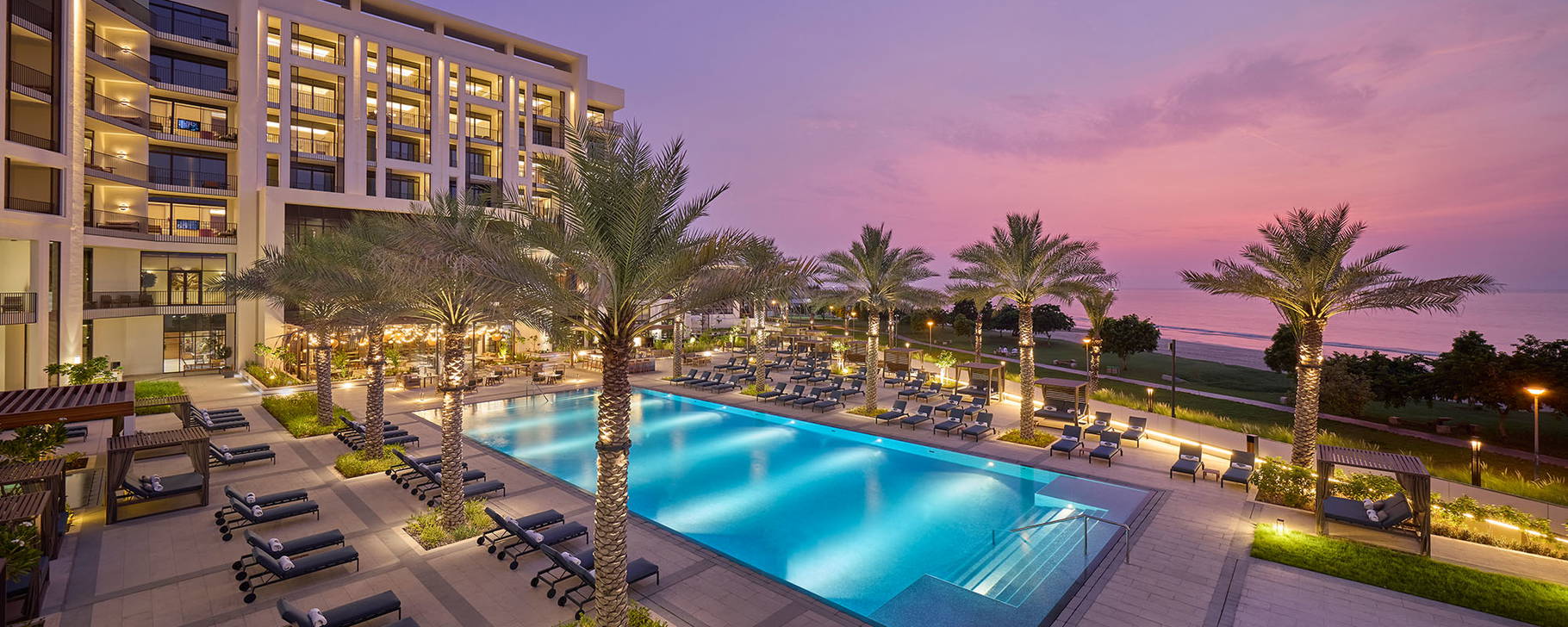 Pool und Hotelgebäude - Mandarin Oriental, Muscat