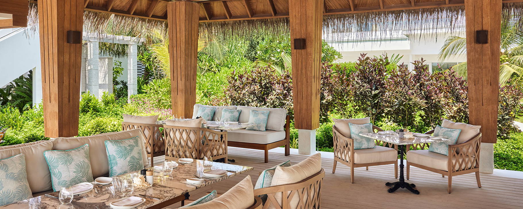 Shimmers Restaurant - Jumeirah Olhahali Island