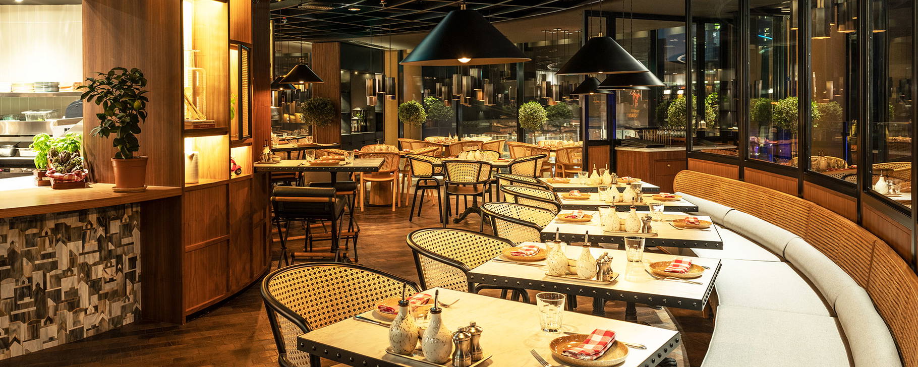 Restaurant - Le Royal Meridien Beach Resort & Spa