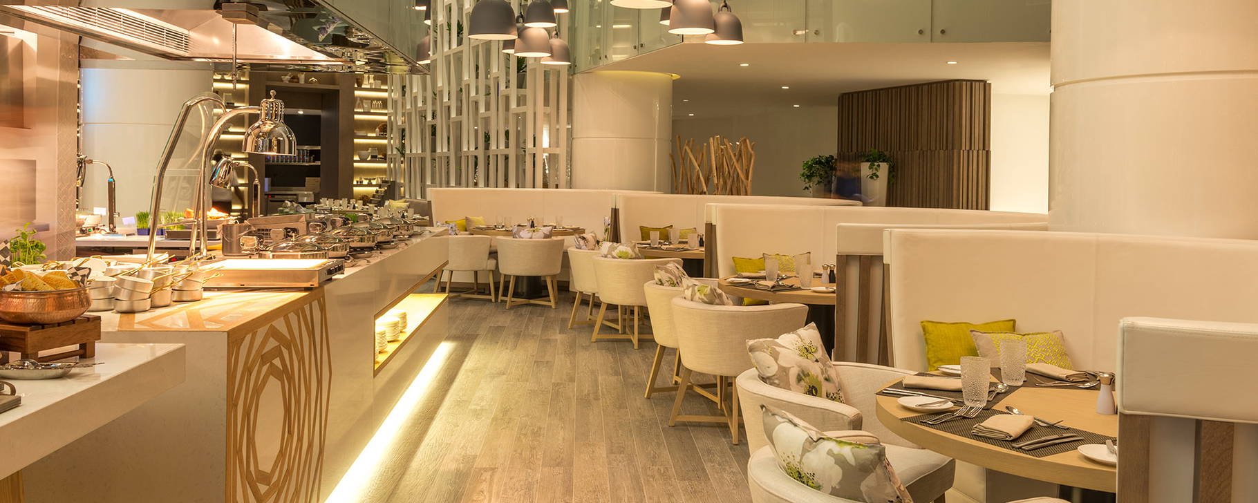 Restaurant - Le Royal Meridien Beach Resort & Spa