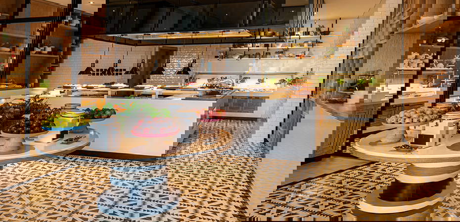 Royal Club Tower Suite - Le Royal Meridien Beach Resort & Spa