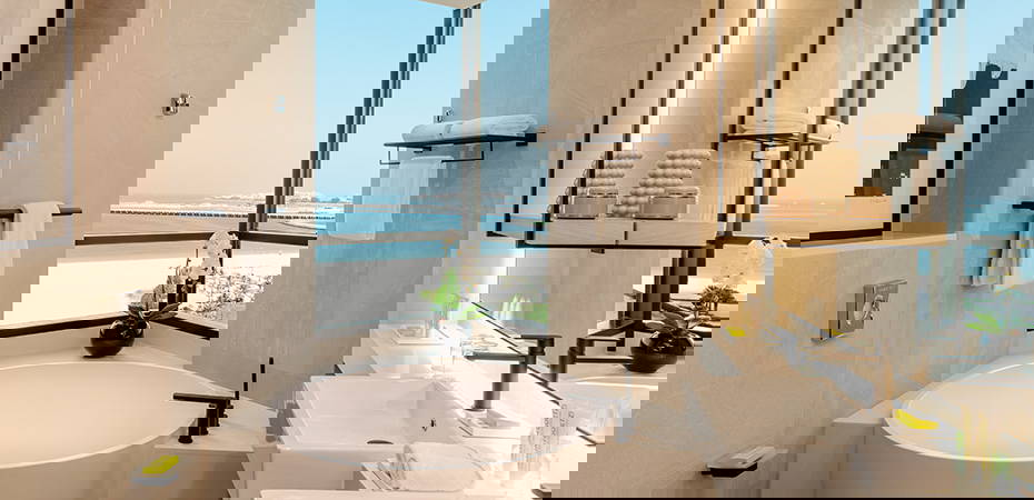 Royal Club Tower Suite - Le Royal Meridien Beach Resort & Spa