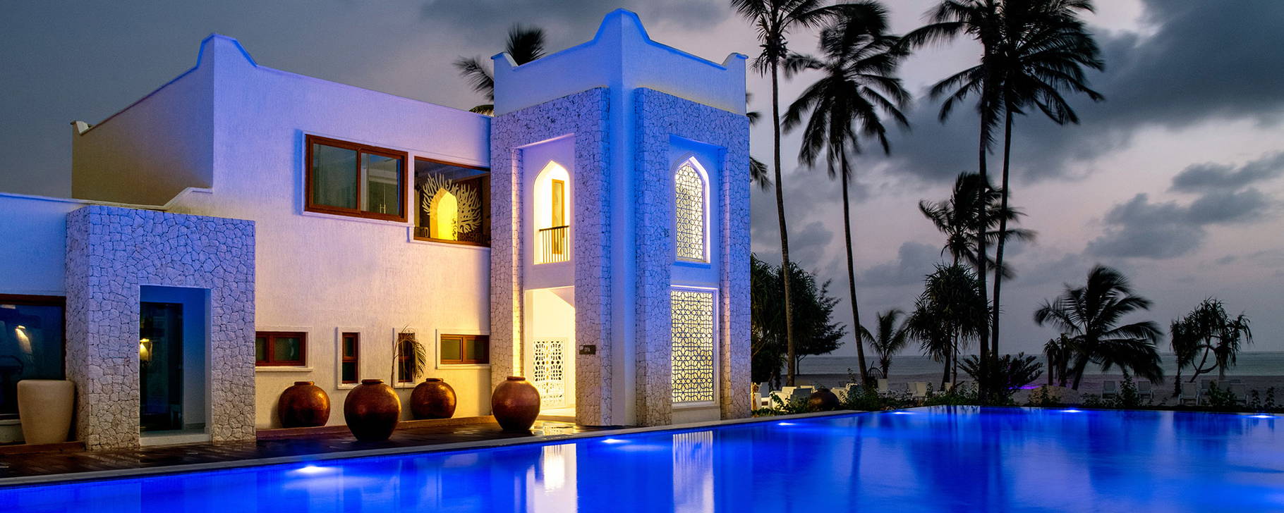Pool nachts - LUX Marijani Zanzibar