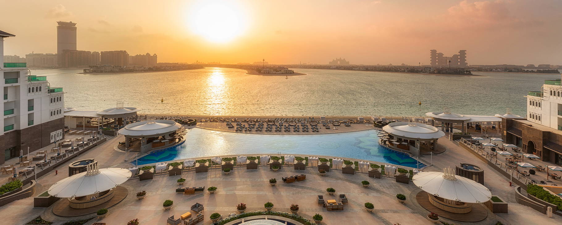 Pool und Strand - Taj Exotica Resort & Spa, The Palm, Dubai