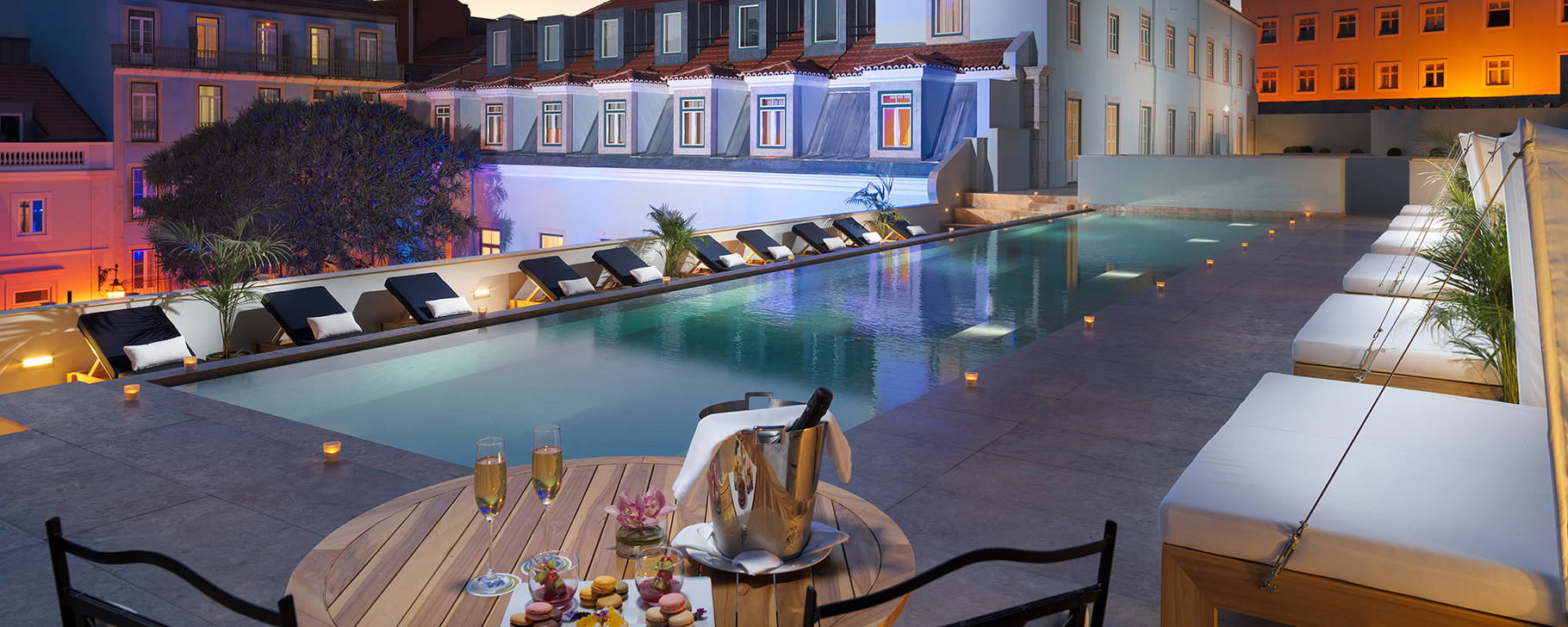 Pool nachts - The One Palácio da Anunciada