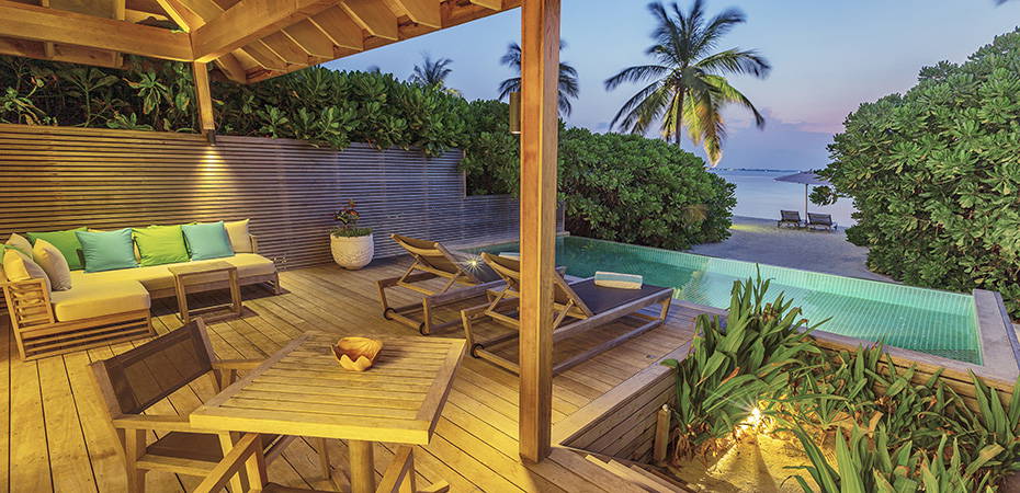 Beach Sunset Pool Villa - Hurawalhi Island Resort