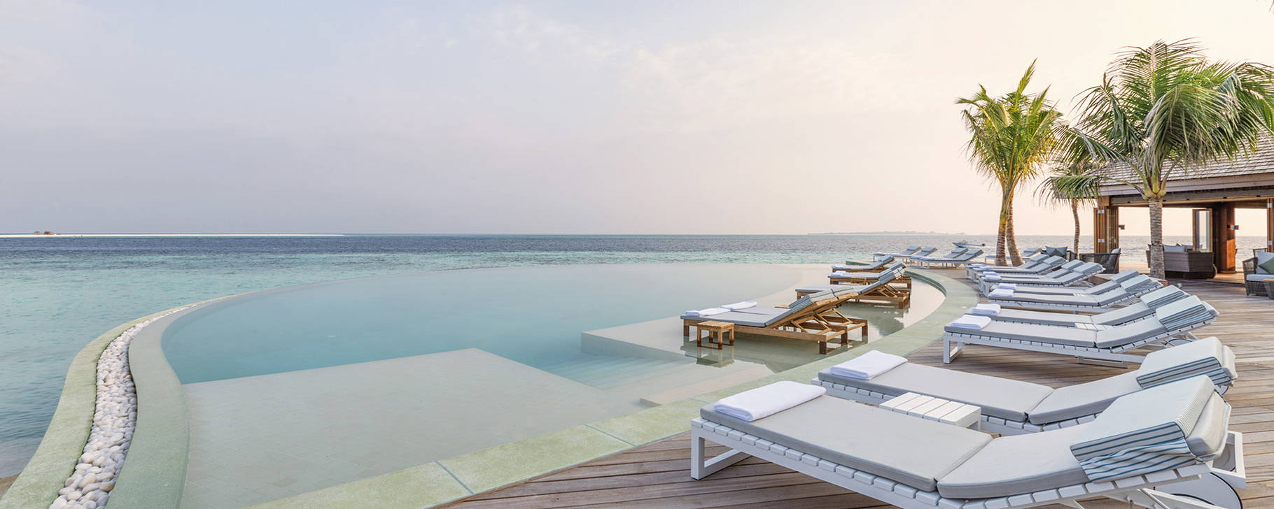Infinitypool - Hurawalhi Island Resort