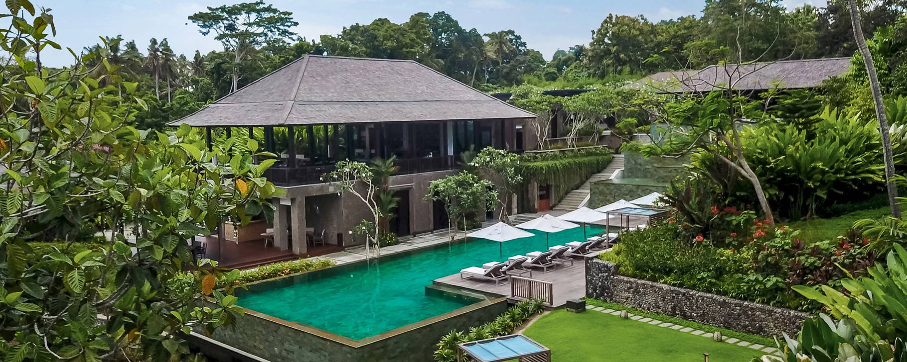 Pool und Restaurant - Nirjhara