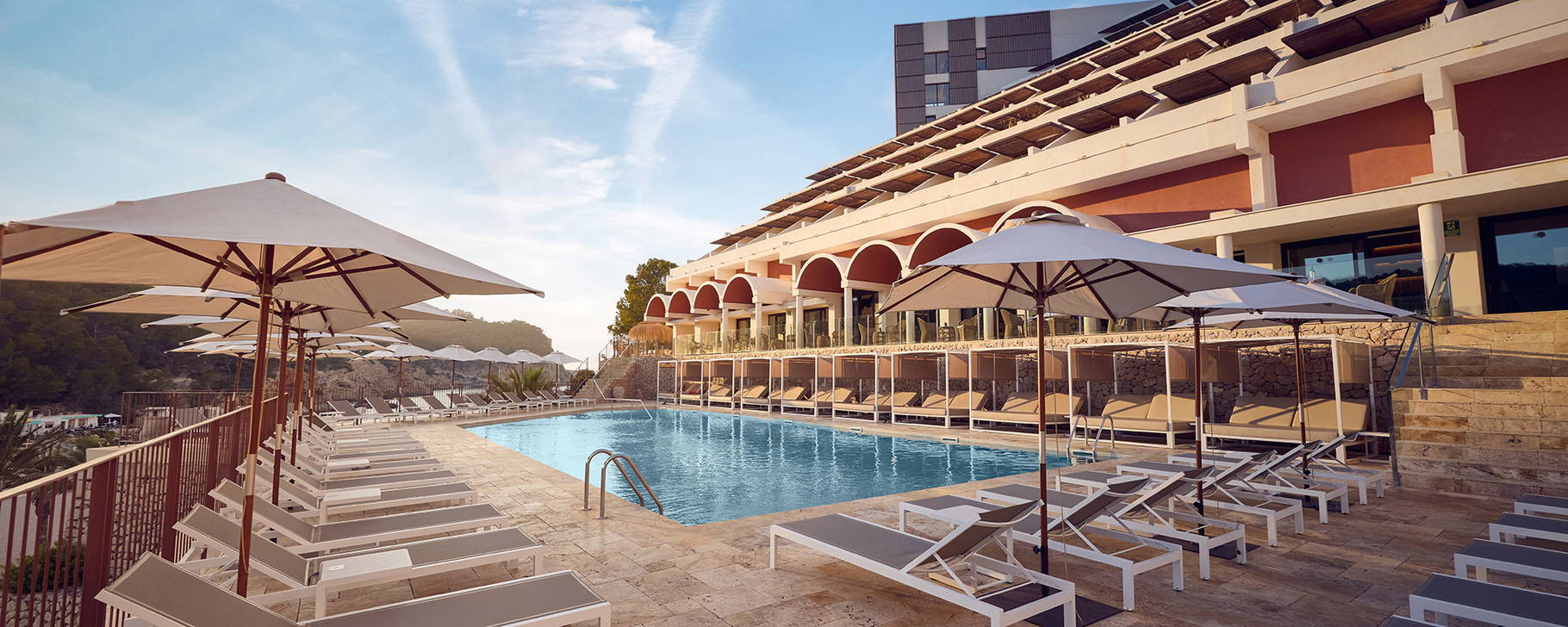 Poolanlage - Cala San Miguel Ibiza Resort, Curio Collection by Hilton
