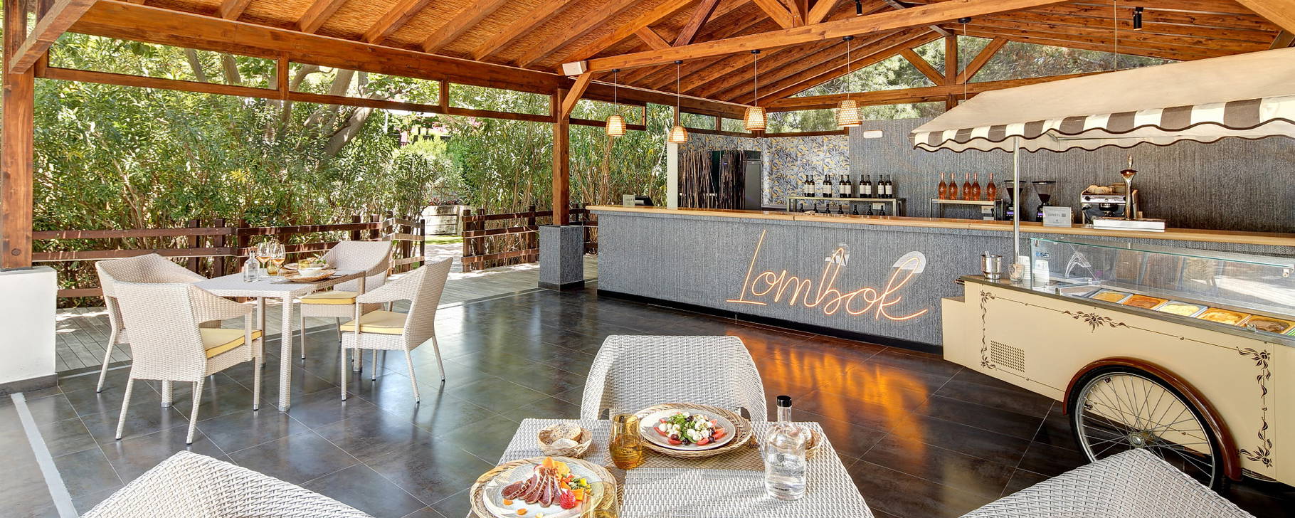 Lombok Restaurant - Asia Gardens Hotel & Thai Spa