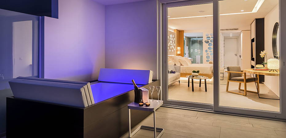 Junior Suite Ocean Front with Hot Tub - Royal Hideaway Corales Beach - Adults Only