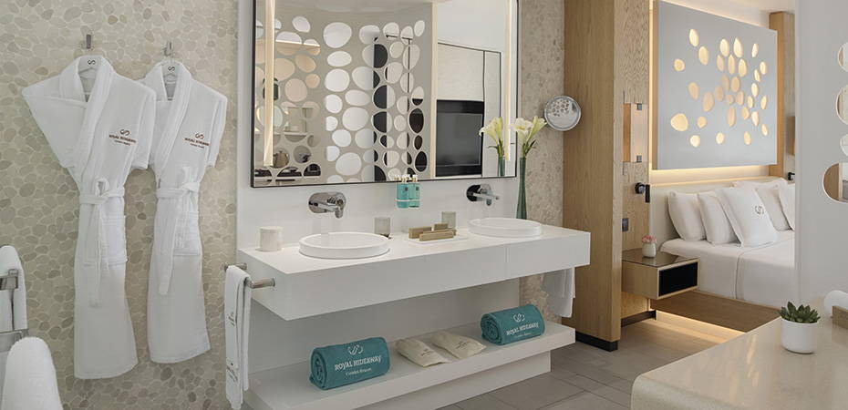Junior Suite Ocean Front with Hot Tub - Royal Hideaway Corales Beach - Adults Only