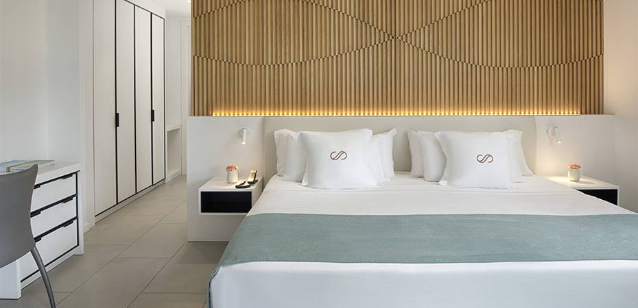 Deluxe Suite with 2 Bedrooms - Royal Hideaway Corales Suites