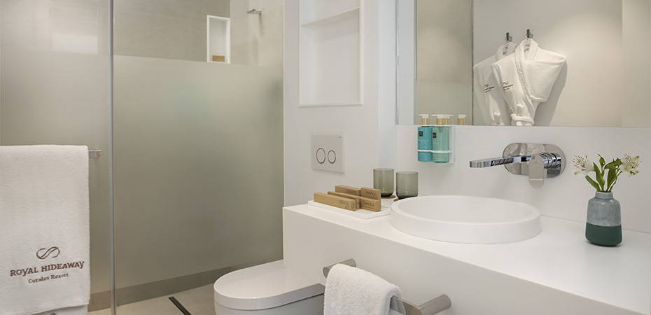 Deluxe Suite with 2 Bedrooms - Royal Hideaway Corales Suites