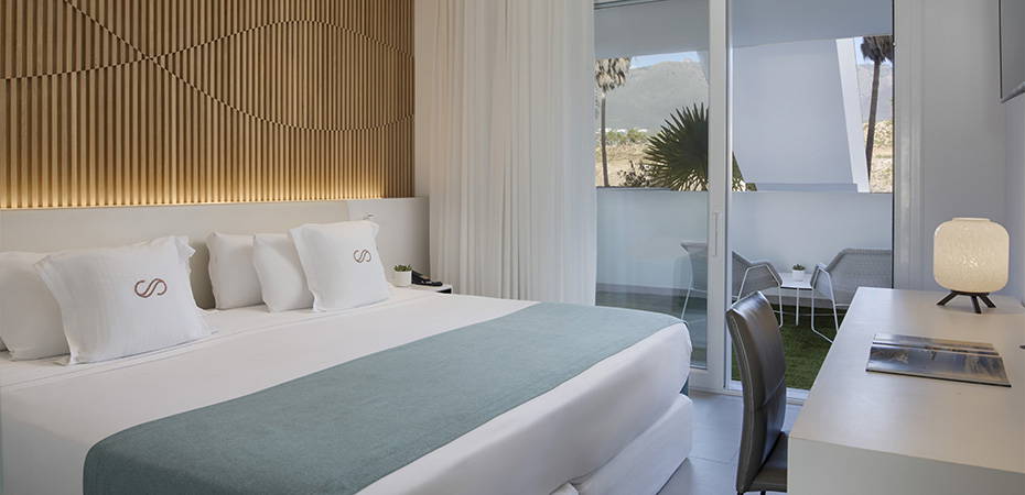 Deluxe Suite 2 Bedrooms with Pool - Royal Hideaway Corales Suites