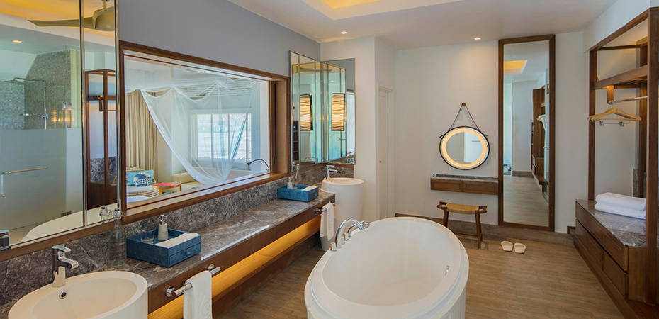 Club Sunset Overwater Pool Villa - Machchafushi Island Resort & Spa Maldives, The Centara Collection