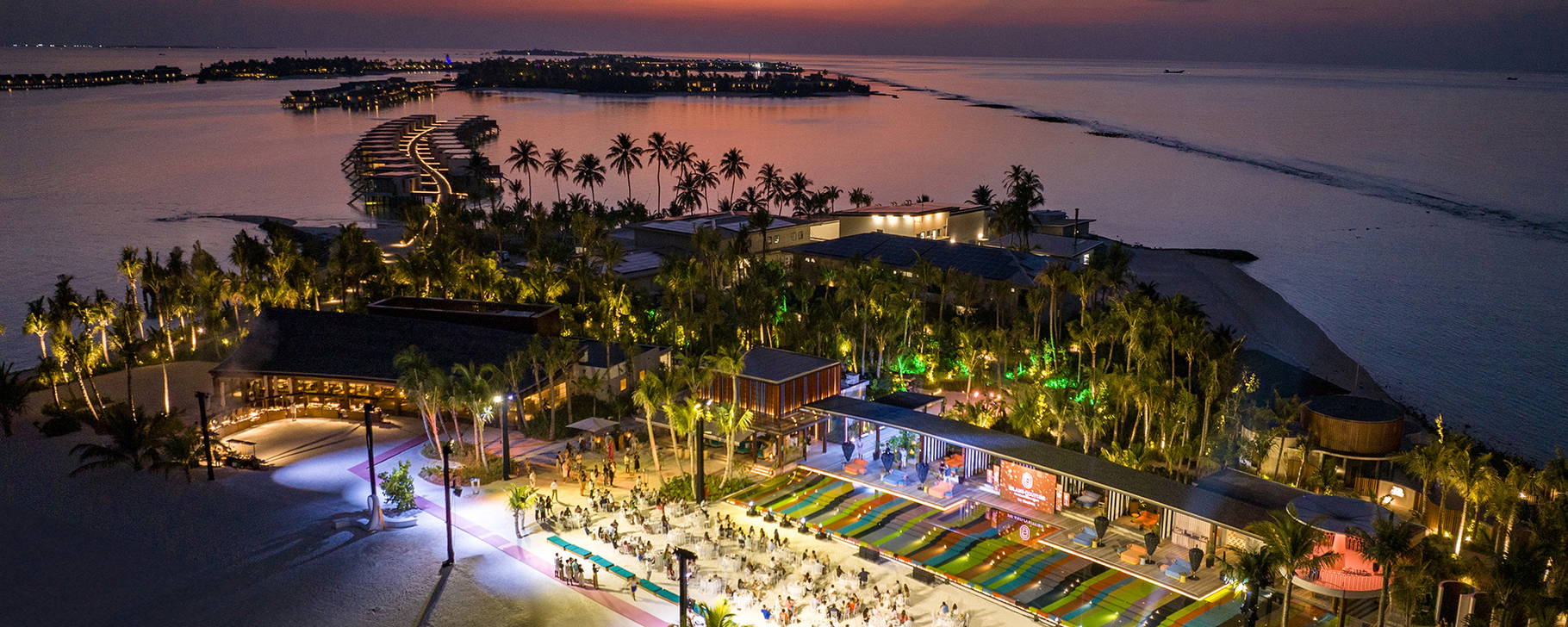 Resort nachts - SO/ Maldives