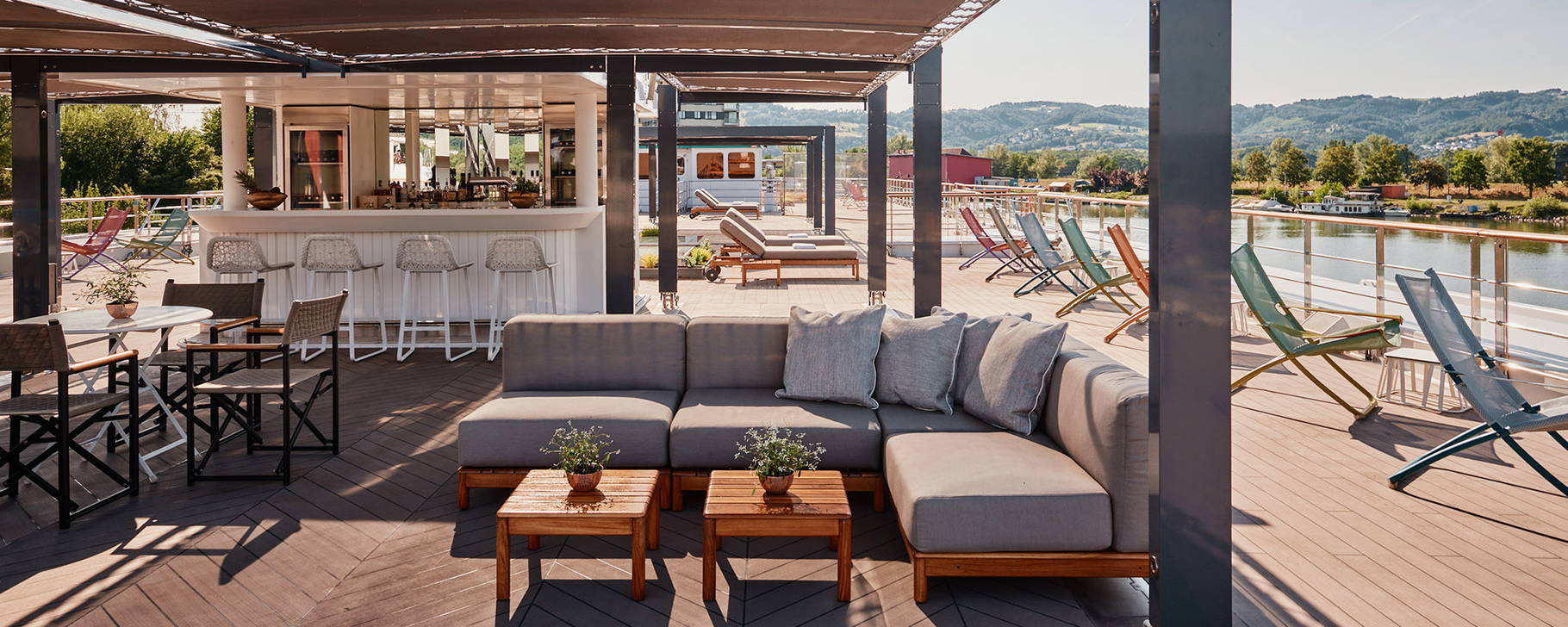 Deck Bar - Riverside Mozart