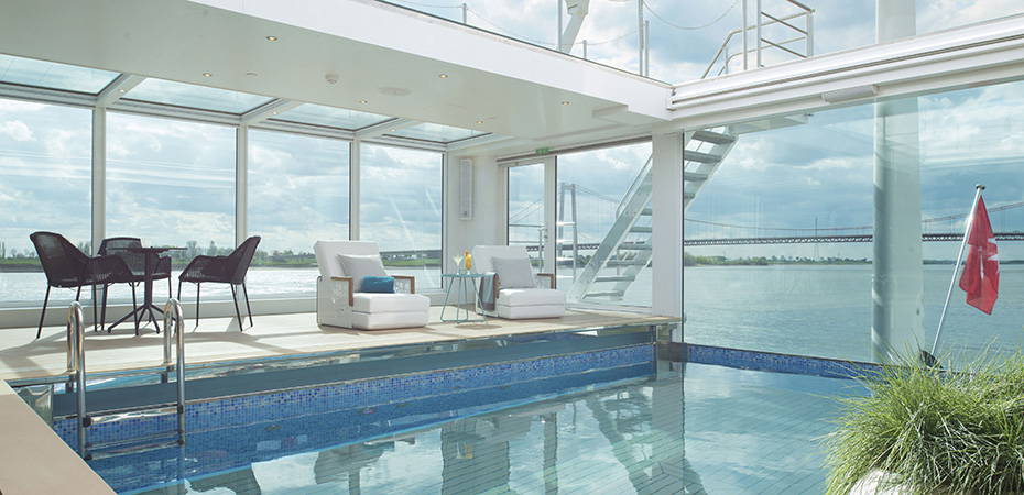 Poolanlage - Emerald Cruises & Tours
