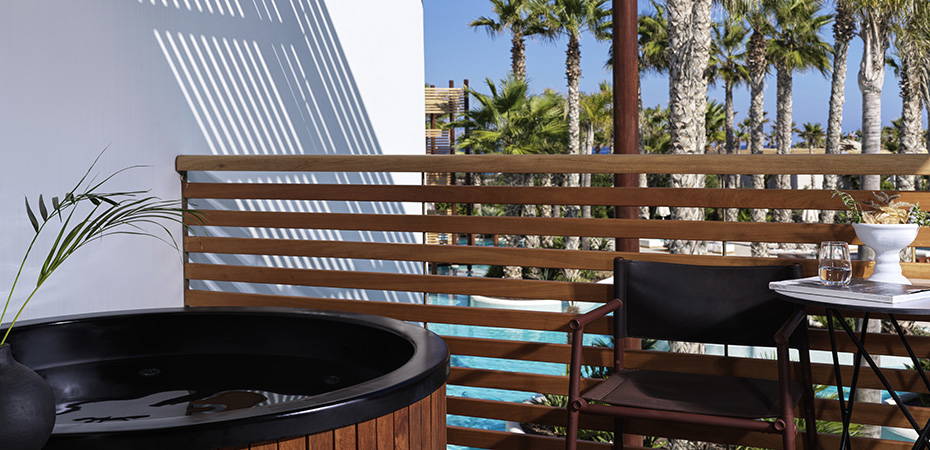 Premium Pool View with an Exterior Jacuzzi - Stella Island Luxury Resort & Spa