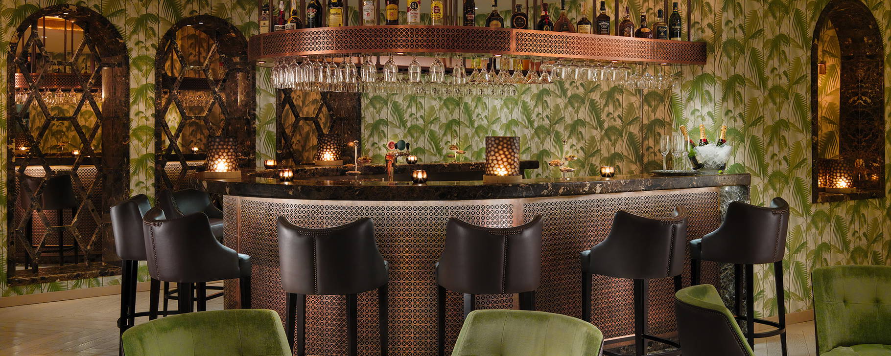 Salon Bar - Seaside Sandy Beach