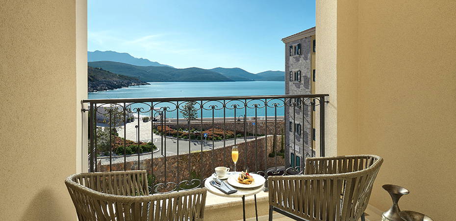 Grand Superior Zimmer - The Chedi Hotel & Residences Lustica Bay, Montenegro