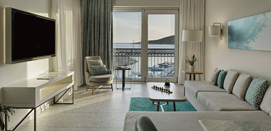 Grand Deluxe Corner Suite mit Meerblick - The Chedi Hotel & Residences Lustica Bay, Montenegro